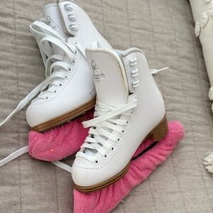 JACKSON White Skates with Pink Guards